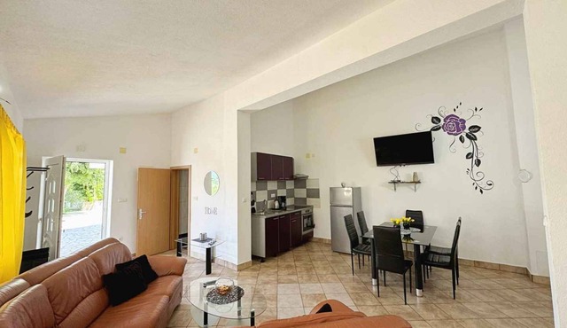 Holiday apartment with air conditioning and terrace