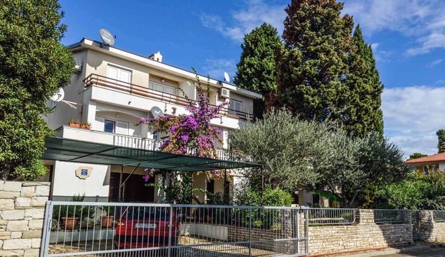 Holiday apartment with air conditioning and close to the sea