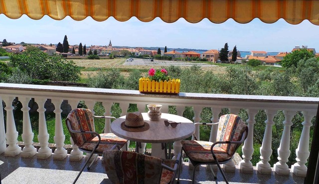 Holiday apartment with barbecue in the garden