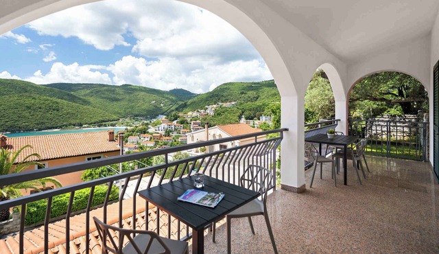 Holiday apartment with balcony and sea view