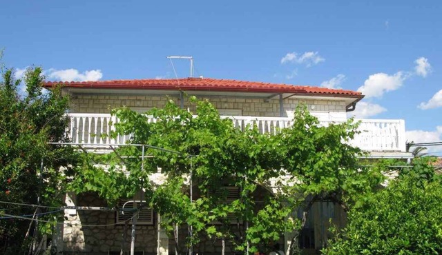 Holiday apartment with common terrace
