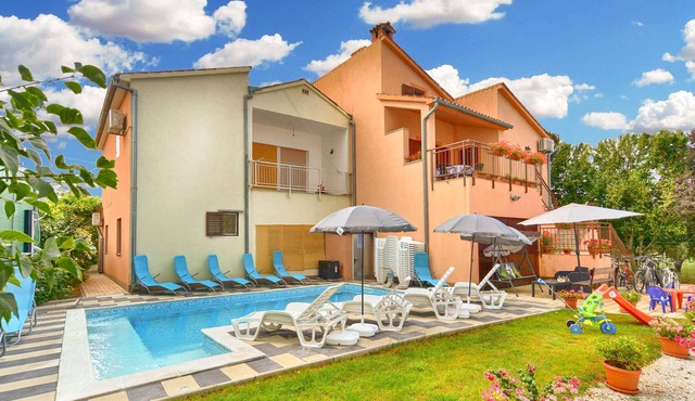 Holiday apartment with communal pool and air conditioning