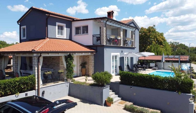 Holiday apartment with communal pool and air conditioning