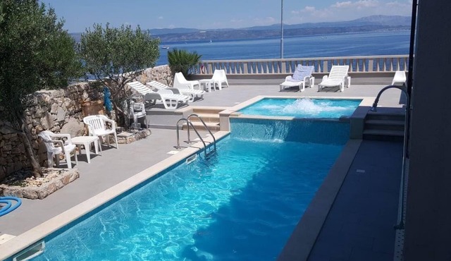 Holiday apartment with heated outdoor pool
