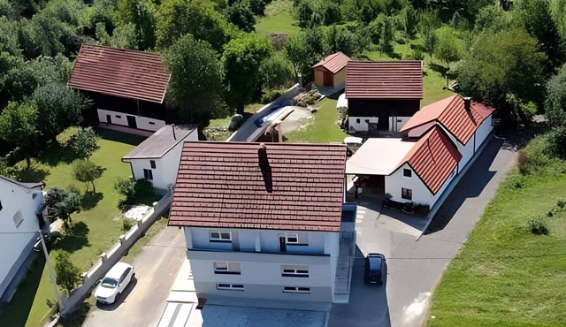 Holiday apartment with garden and barbecue