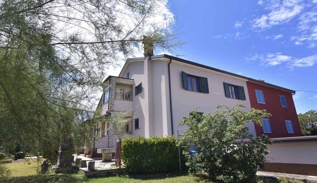 Holiday apartment with two bedrooms and a balcony in a quiet neighbourhood near Umag