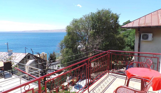 Holiday apartment with sea view 50 metres from the beach