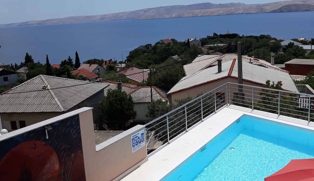 Holiday apartment with sea views, air conditioning and pool