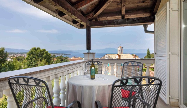 Holiday apartment with air conditioning and sea view
