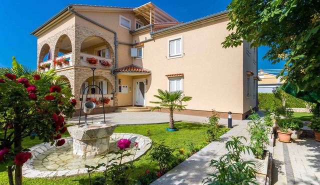 Holiday apartment with air conditioning and terrace