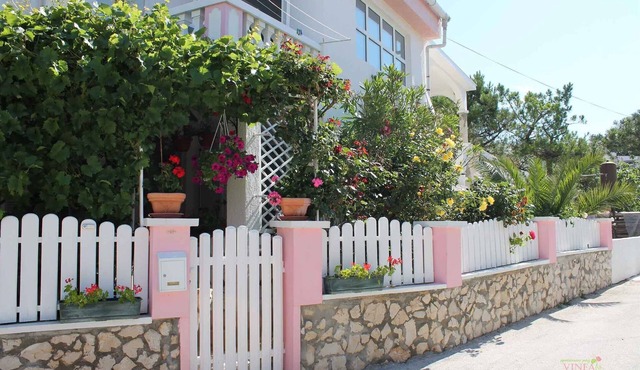 Holiday apartment with terrace and sea view