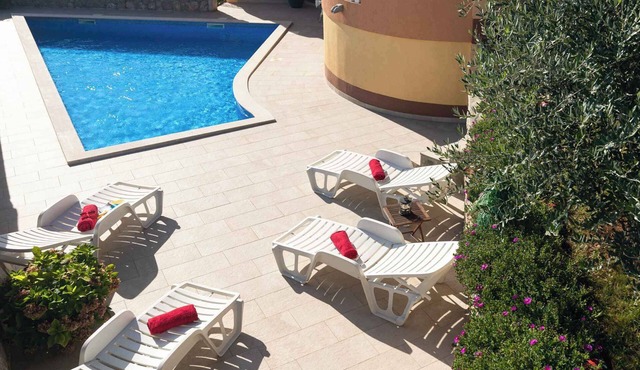 Holiday apartment with shared pool