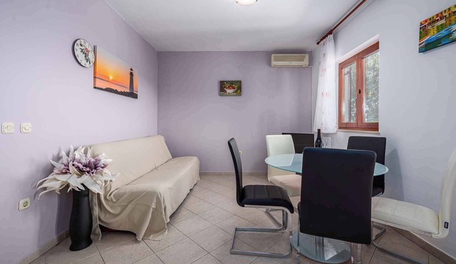 Holiday apartment with outdoor pool, sauna and hot tub