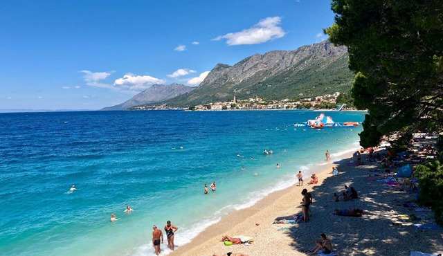 Holiday apartment with private parking
