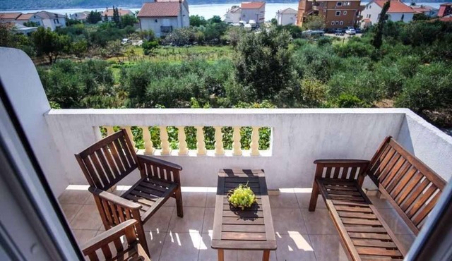Holiday apartment with sea view