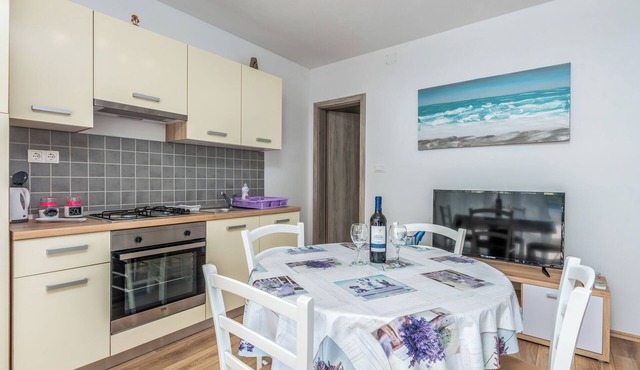 Holiday apartment with sea view and air conditioning