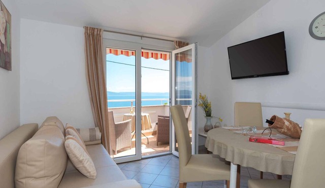 Holiday apartment with sea view and barbecue facilities