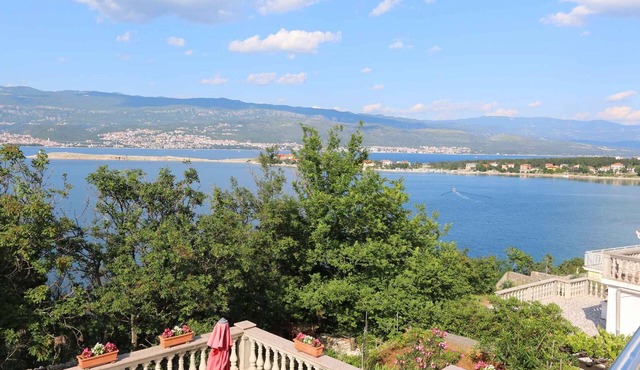 Holiday apartment with sea view