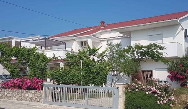 Holiday apartment with terrace and air conditioning