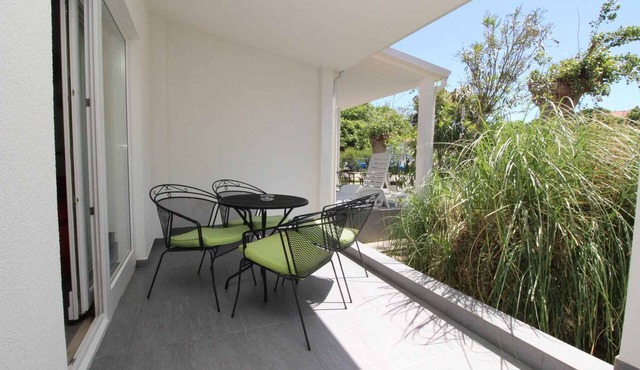 Holiday apartment with terrace near the beach