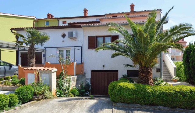 Holiday apartment with terrace and air conditioning