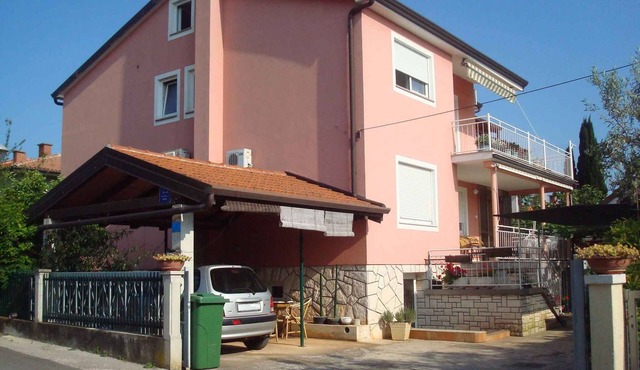 Holiday apartment with terrace and air conditioning