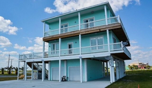 Holiday Beach Sunset - amazing "island breeze getaway" weekday & off-peak rates!