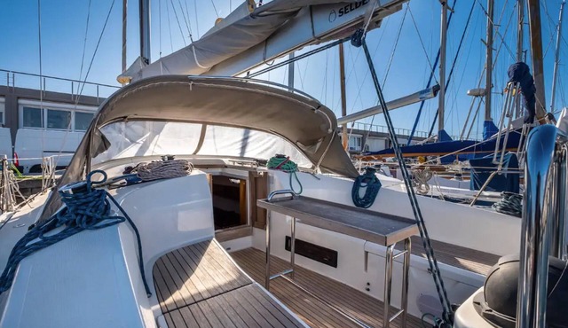 Holiday Boat 'Barco en Port Olympic with decks & Wi-Fi