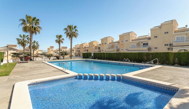 Holiday Bungalow Desired Track close to the Sea with Shared Pool & Wi-Fi