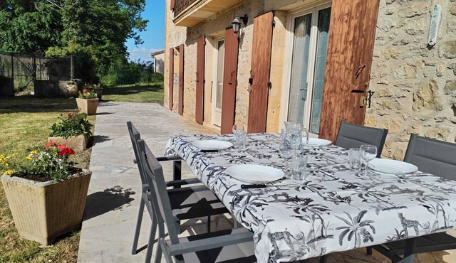 Holiday cottage for 4 people, in the countryside, near Sarlat.