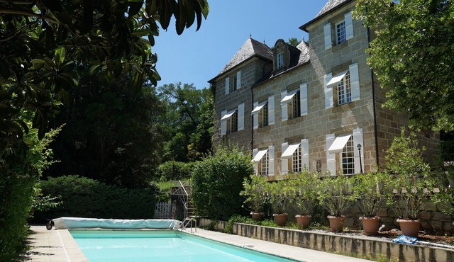 Holiday cottage with extra gîte in Dordogne - ideal for families and groups