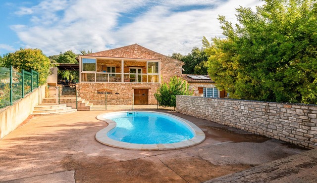 Holiday Cottage "Mas de la Ravine chez Juju" with Shared Pool, Wi-Fi & Air Conditioning