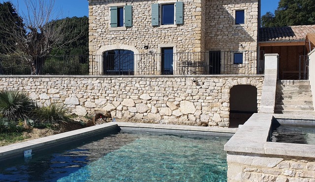Holiday cottage and private pool, near Grignan in the Drôme Provençale region