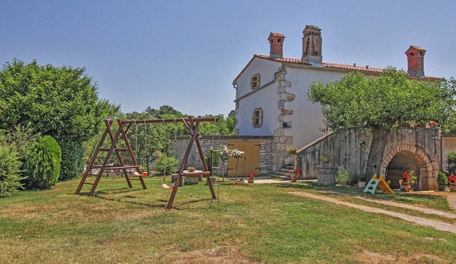Holiday cottage Erika * 6000 m2 garden, playground, BBQ, dogs welcome