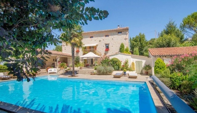 Holiday cottage in Pays de Cocagne, peaceful with large swimming pool