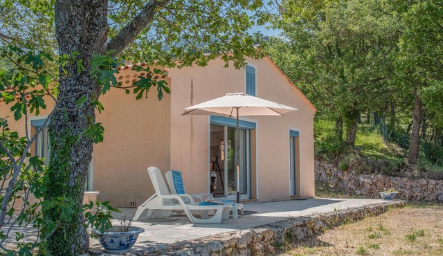 Holiday cottage with view and close to the lake