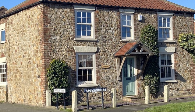 Holiday Cottage, Yorkshire Coast, Parking, 3 Bedrooms Sleeps 6