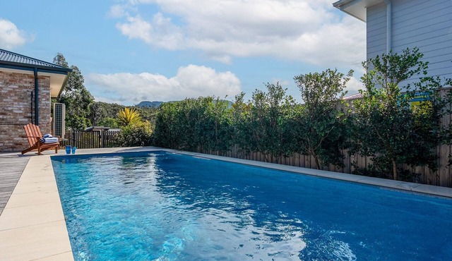 Holiday Crescent – Spacious, stylish retreat with pool, perfect