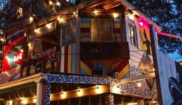 Holiday Decorations! Cottage, Walkable Location