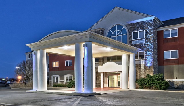 Holiday Express & Suites Portales by IHG