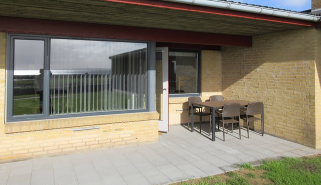 Holiday flat/apartment w/ beautiful fjord view over Dråby Vig. Near Hanklit.