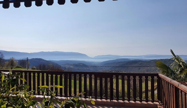 Holiday flat with panoramic view and barbecue on the terrace