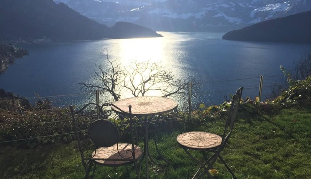 Holiday flat with spectacular mountain and lake views