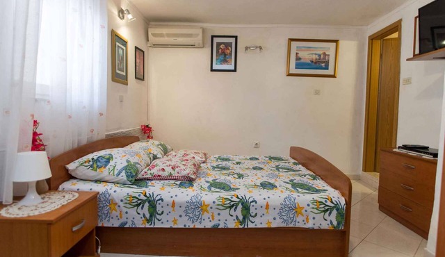 Holiday flat with terrace and air conditioning