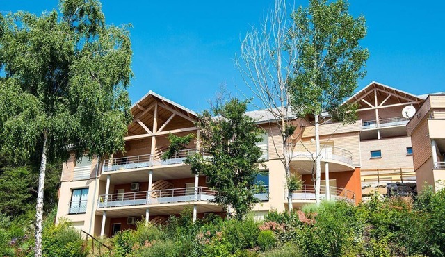 Holiday flat with water views