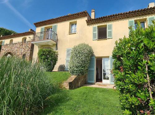 Holiday flats at Domaine de Saint-Endréol with golf, SPA and pool
