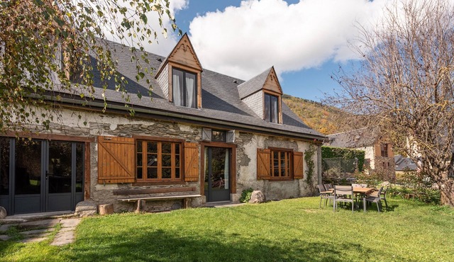 Holiday Home 'La Ketzerie in Adervielle' with Mountain View and Private Garden