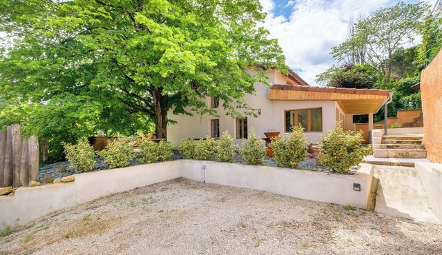 Holiday Home close to Lyon with Private Terrace, Private Garden and Wi-Fi