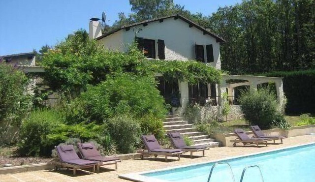 Holiday home with garden, barbecue and terrace