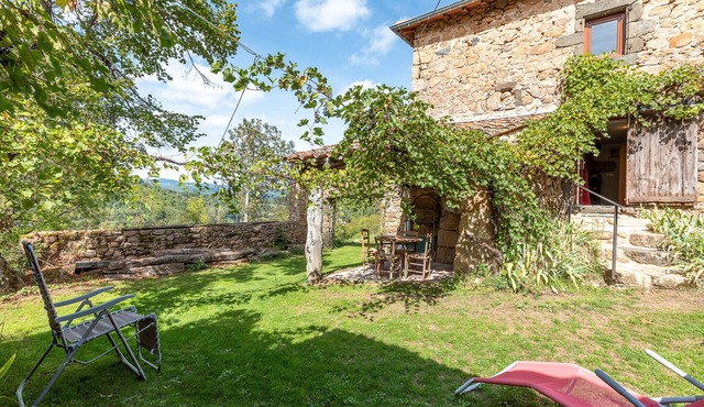 Holiday Home 'La Treille' with Mountain View and Wi-Fi